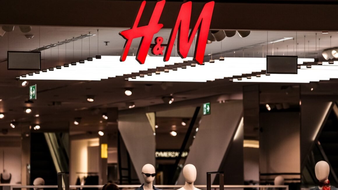 H&M Founding Family Builds Stake as Turnaround Stumbles
